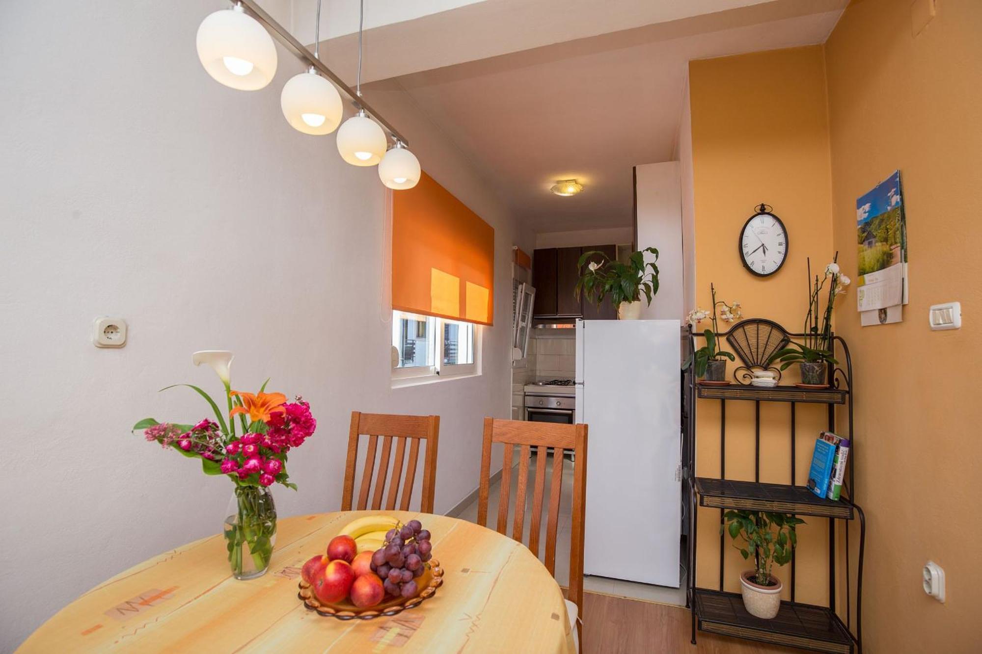 Apartment Geraeumige Wohnung Mit Eigenem Balkon Zadar